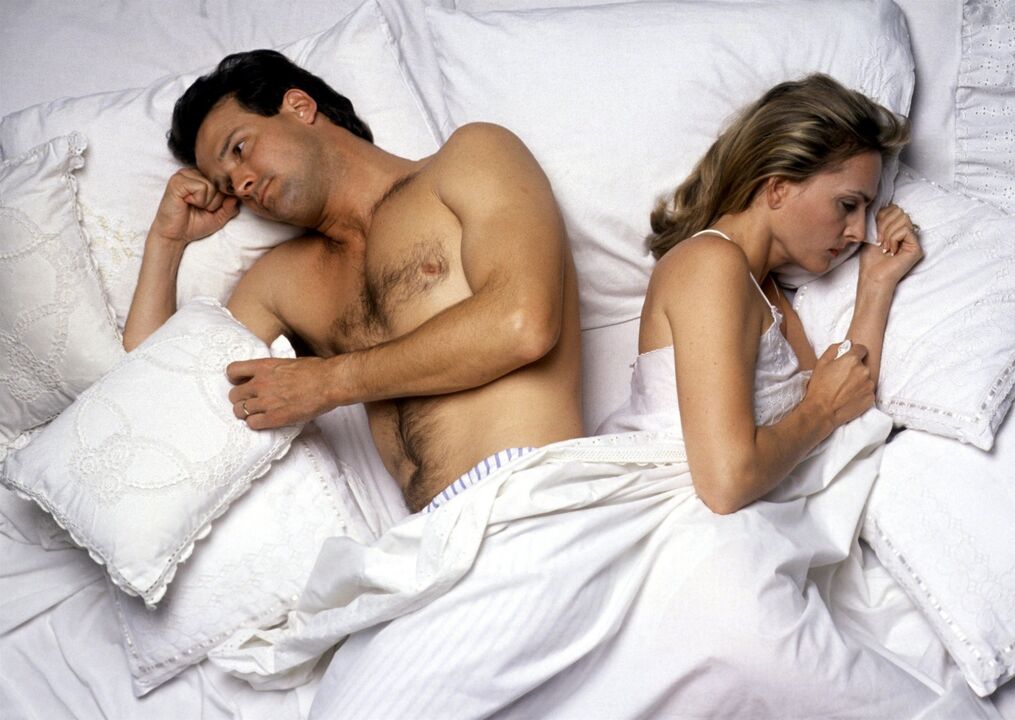 žena v posteli s mužem se špatnou potencí jak zvýšit
